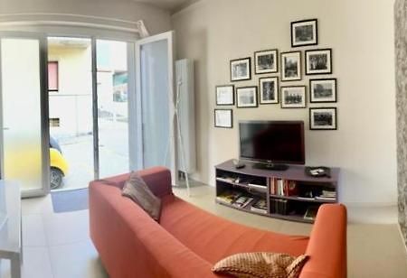 Piccolo Loft In Centro Asti Apartman Kültér fotó
