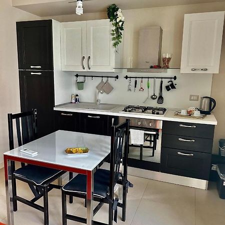 Piccolo Loft In Centro Asti Apartman Kültér fotó