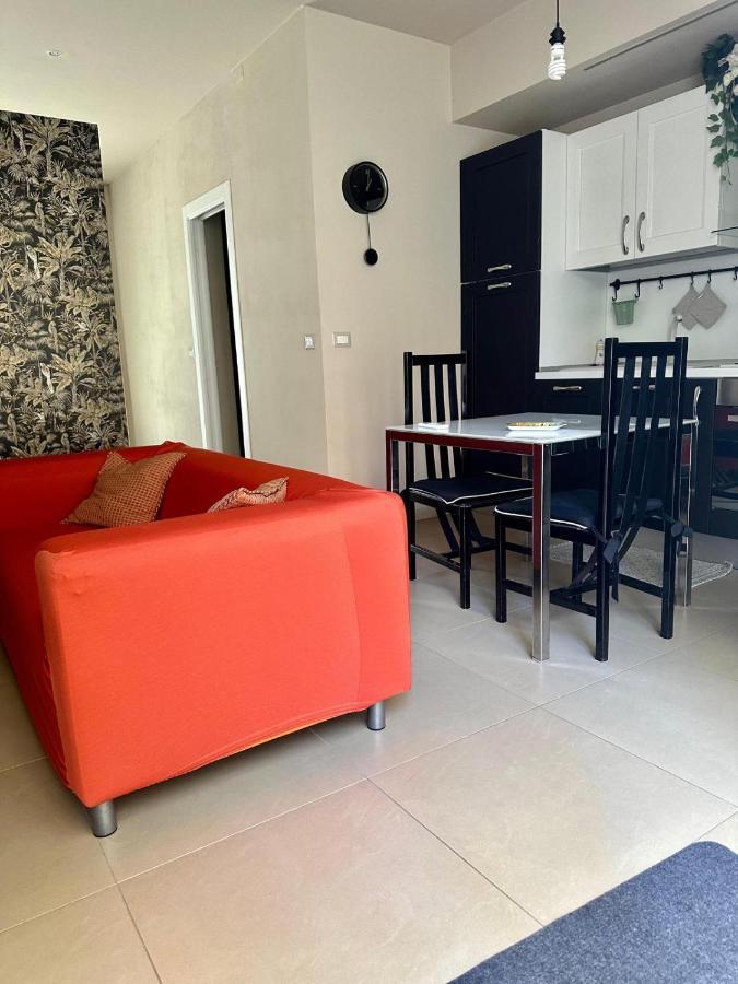 Piccolo Loft In Centro Asti Apartman Kültér fotó