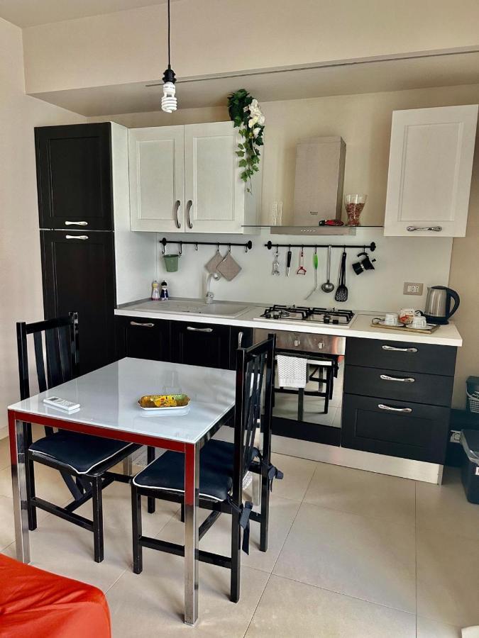 Piccolo Loft In Centro Asti Apartman Kültér fotó