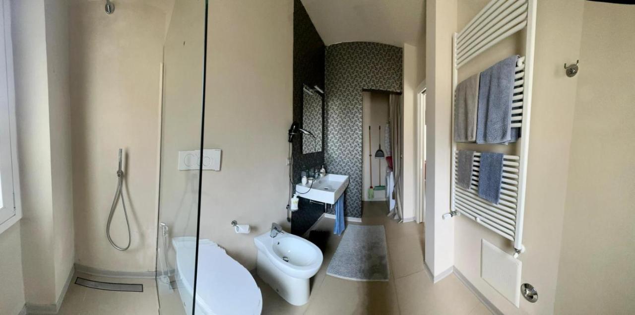 Piccolo Loft In Centro Asti Apartman Kültér fotó